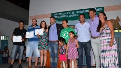 Photo of Gustavo Menéndez presente en el cierre de los cursos de empleo en Merlo